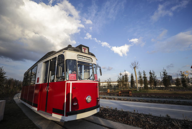 Millet Bahçesi'nde ''Nostaljik Tramvay'' keyfi