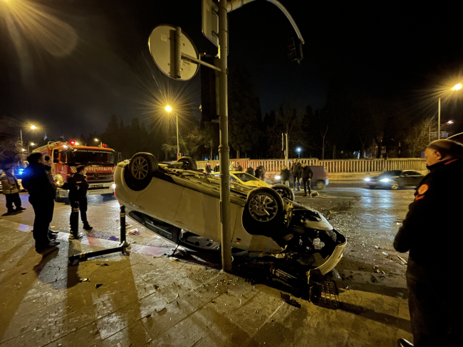 Takla atan otomobil taksiye çarptı: 1 yaralı