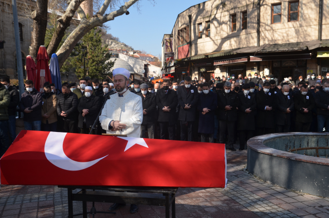 Kütahya'da hayatını kaybeden itfaiye eri son yolculuğuna uğurlandı