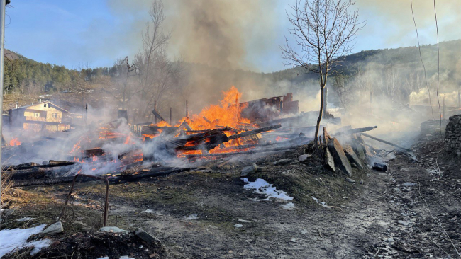 Kastamonu'da köyde yangın: 15 ev kullanılamaz hale geldi