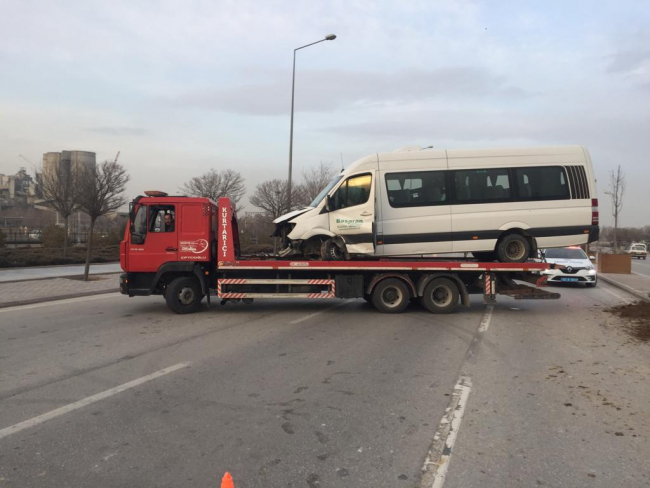 Konya'da işçi servisi devrildi: 15 yaralı