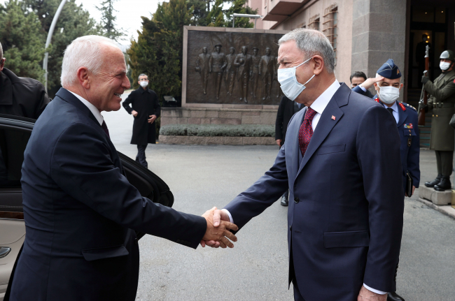 Bakan Akar KKTC Cumhuriyet Meclisi Başkanı Töre ile görüştü