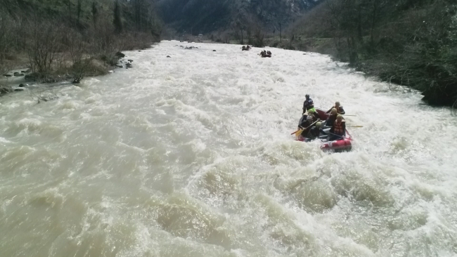 Melen Çayı'nda rafting sezonu açıldı