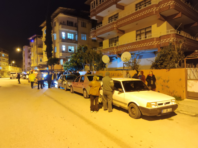 Hatay’da sürücüsünün kontrolünü kaybettiği taksi 4 otomobile çarptı