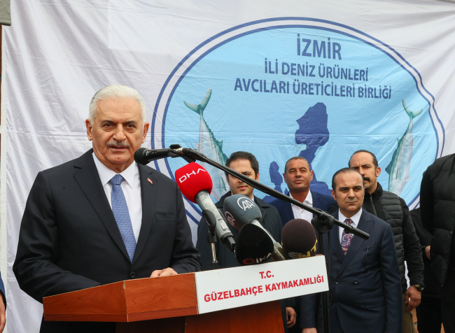 Binali Yıldırım'dan balıkçı barınağına ziyaret