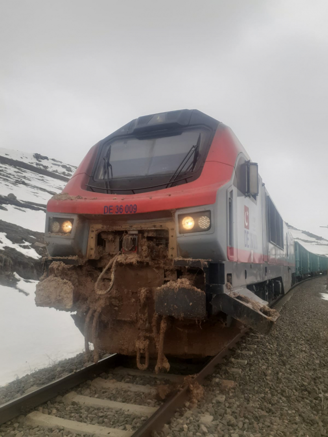 Doğu Ekspresi'ne taşkın ve heyelan engeli