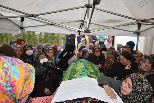 Sinop'ta eski eşi tarafından öldürülen kadının cenazesi defnedildi