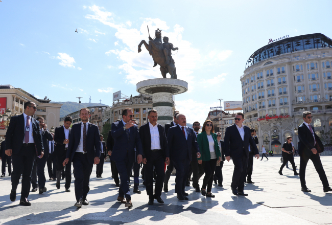 TBMM Başkanı Şentop, Üsküp'teki tarihi mekanları ziyaret etti