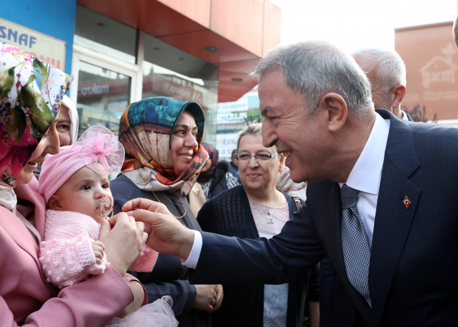 Bakan Akar Düzce'de şehit aileleri ve gazilerle bir araya geldi