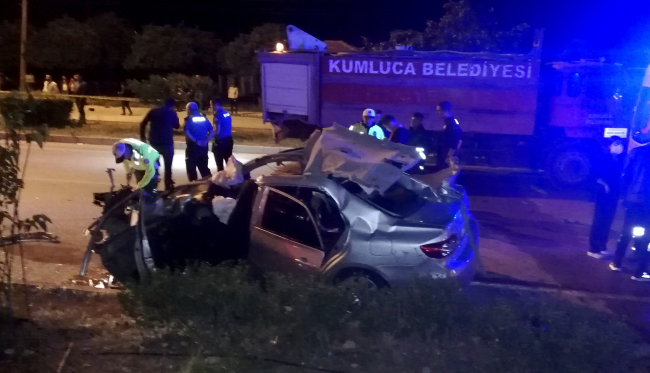 Antalya'da otomobil su tankerine çarptı: 1 ölü, 2 yaralı