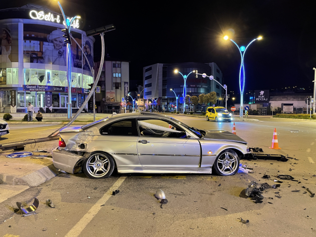 Kocaeli'de polisin 'dur' ihtarına uymayıp kaçarken kaza yaptı