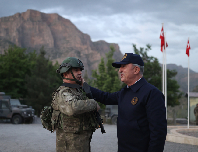 Bakan Akar: Pençe Kilit Operasyonu'nda etkisiz hale getirilen terörist sayısı 100'ü geçti