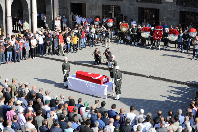 Şehit Muhammed Serttaş için Diyarbakır'da tören düzenlendi