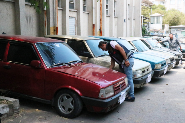 İzmir merkezli oto hırsızlığı operasyonu: 18 gözaltı