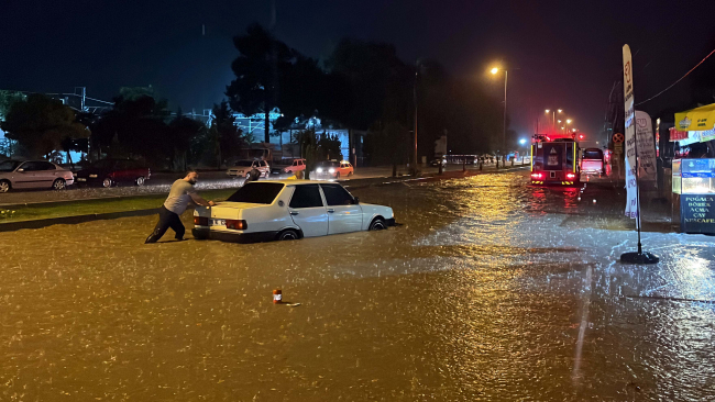 Sağanak ve dolu tarım arazilerini vurdu