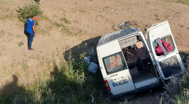 Siirt'te minibüs şarampole devrildi: 4 ölü, 6 yaralı