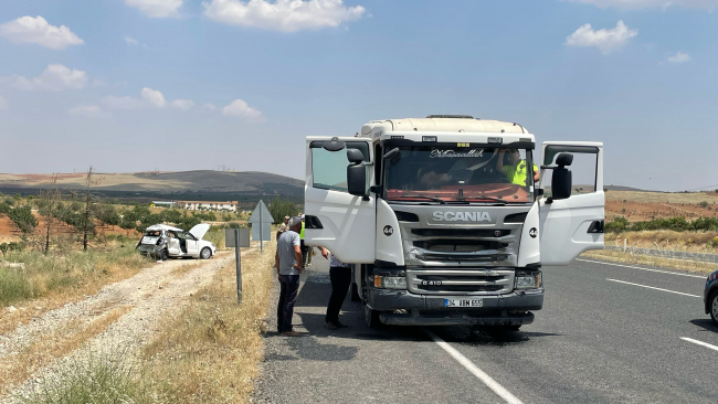 Şanlıurfa’da kamyon ile otomobil çarpıştı: 6 yaralı