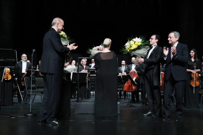 Erdoğan ve Draghi İtalyan-Türk Dostluk Zirvesi özel konserini izledi