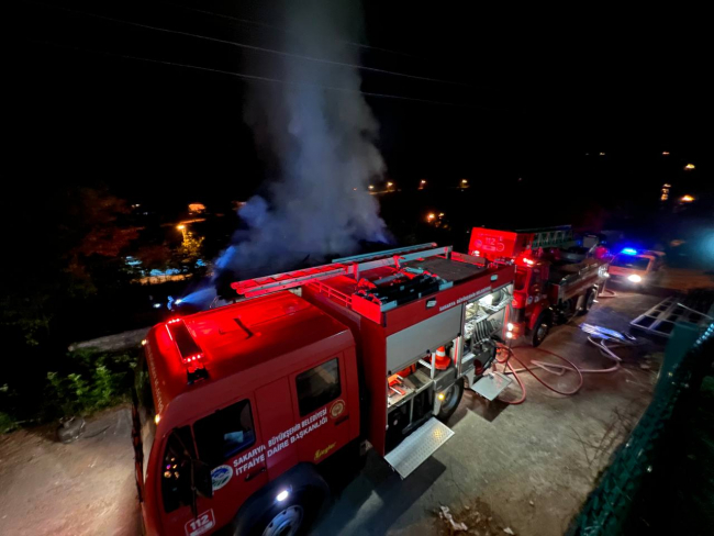 Sakarya'da bir evde çıkan yangını itfaiye söndürdü