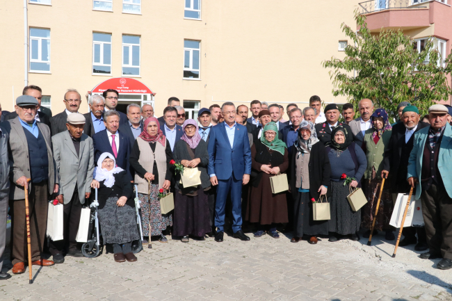 Cumhurbaşkanı Yardımcısı Fuat Oktay, bayram namazını Yozgat'ta kıldı