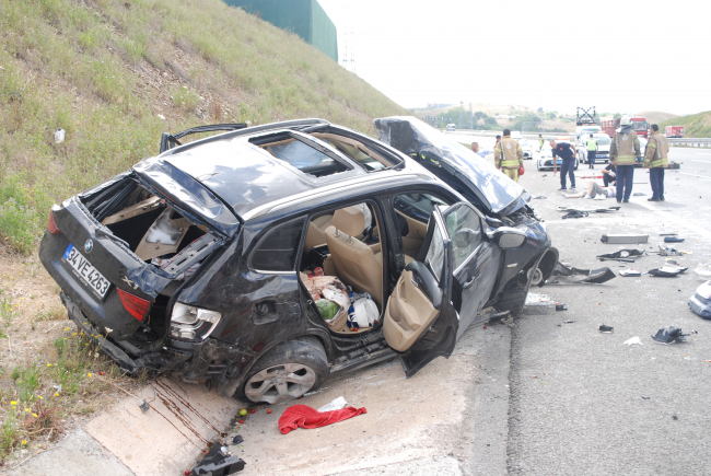 Tuzla'da otomobil devrildi: 4 yaralı