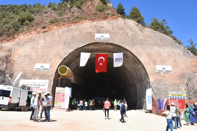 Bakan Karaismailoğlu: 100 yıllık kalkınma ihtiyacımızı 20 yıla sığdırmayı başardık