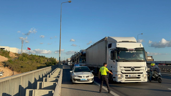 Anadolu Otoyolu'nun Kocaeli geçişindeki zincirleme kaza ulaşımı aksattı