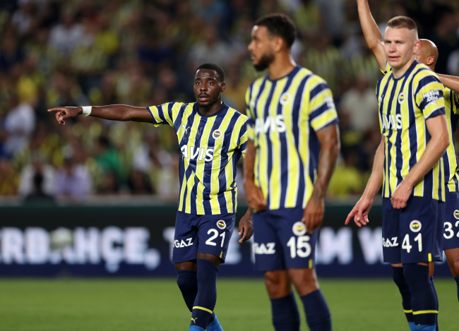 10 kişi kalan Fenerbahçe Dinamo Kiev'e elendi