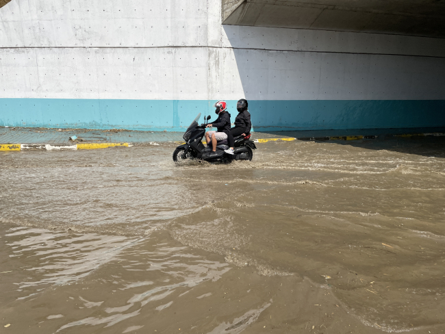 Tekirdağ'da sağanak: Cadde ve sokaklar göle döndü