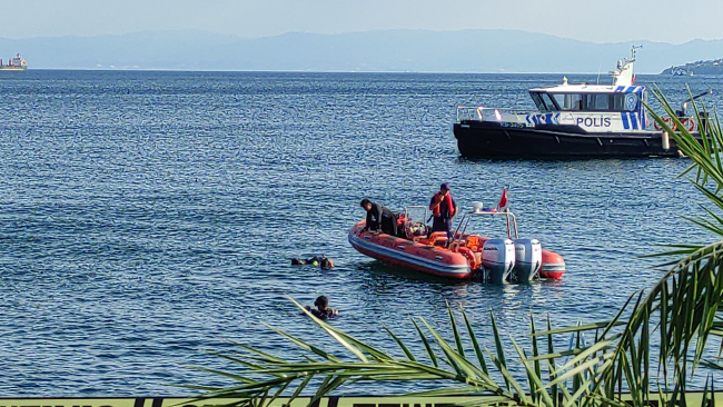 Kartal sahilinde denizde el bombası bulundu