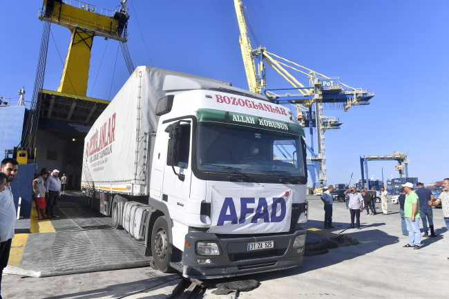 Türkiye'den Lübnan'a destek: Üçüncü yardım gemisi Trablusşam'a ulaştı