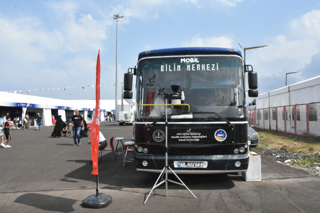 "Mobil Bilim Merkezi" kırsaldaki 450 bin çocuğa ulaştı