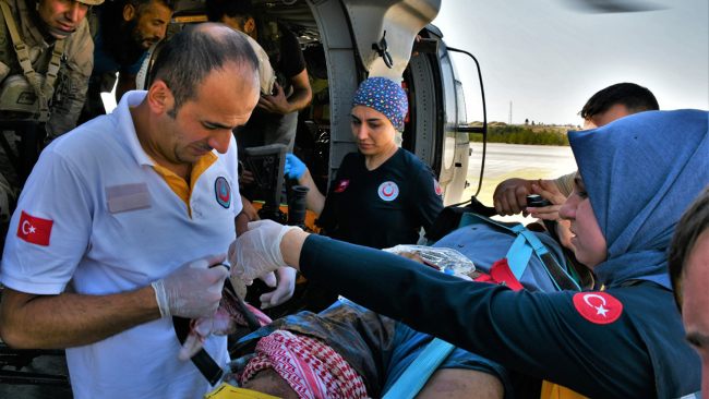 Siirt'te yaralanan çoban helikopterle hastaneye ulaştırıldı