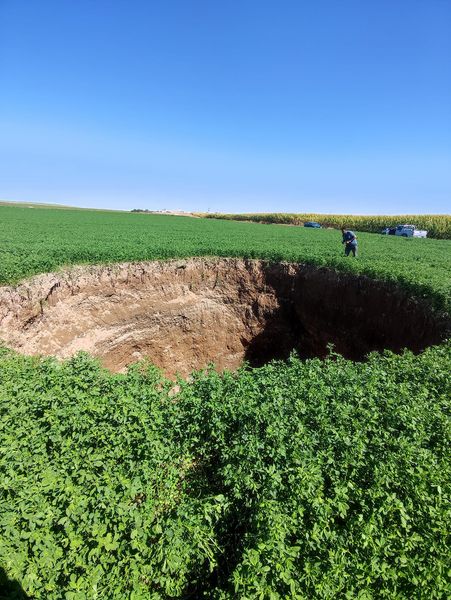 Konya'da 25 metre derinliğinde obruk oluştu