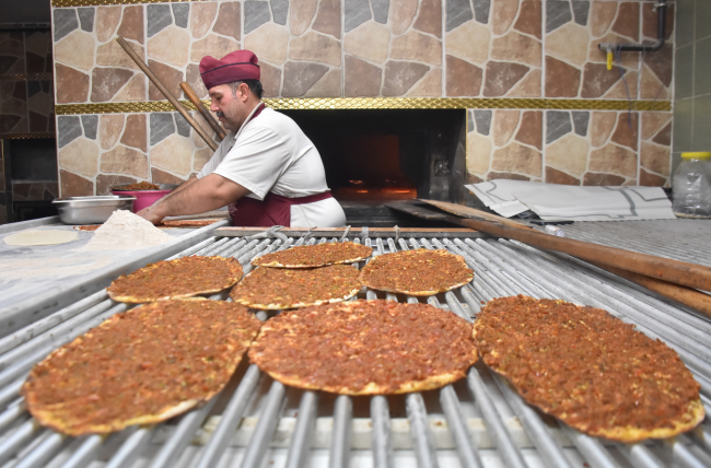 Gaziantep ve Şanlıurfa'nın paylaşamadığı tescilli lezzet: Lahmacun