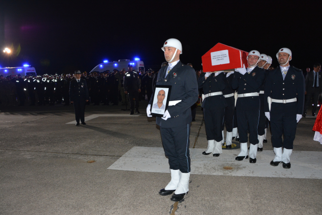 Trafik kazasında yaralanan polis memuru şehit oldu