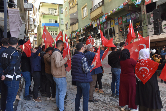 Çocukları dağa kaçırılan ailelerin HDP önündeki eylemleri sürüyor