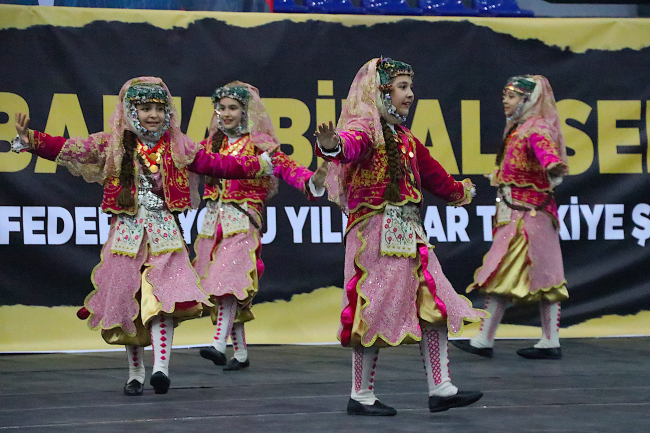 Türkiye Halk Oyunları Federasyonu Yıldızlar Türkiye Şampiyonası Bayburt'ta başladı