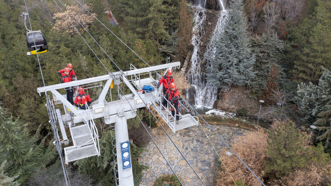 Jandarmadan teleferik hattında nefes kesen tatbikat