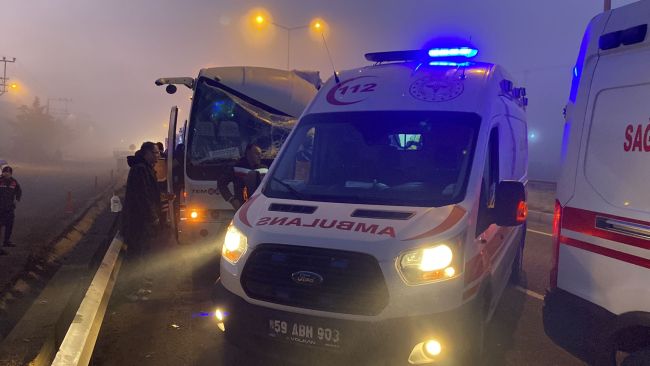 Tekirdağ'da işçi servis midibüsü ile tır çarpıştı: 12 yaralı