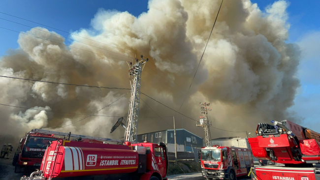 Sultangazi'de fabrika yangını: 1 işçi kayıp