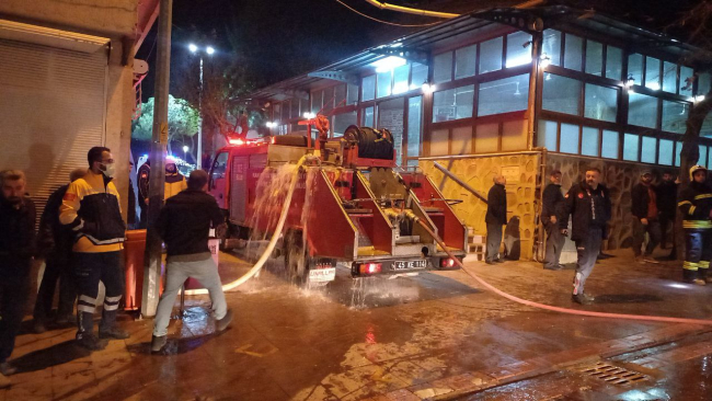 Manisa’da tarihi çarşıdaki iş yerinde yangın