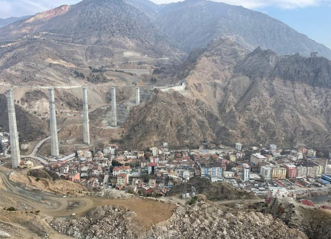 Yusufeli Barajı'nın suları altında kalacak yerleri son kez görmek için Artvin'e geliyorlar