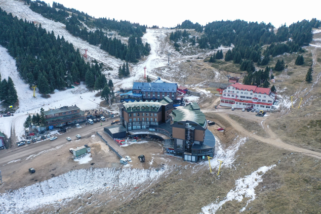 Uludağ'a yeterli kar yağmadı: Yılbaşı otel rezervasyonları düştü