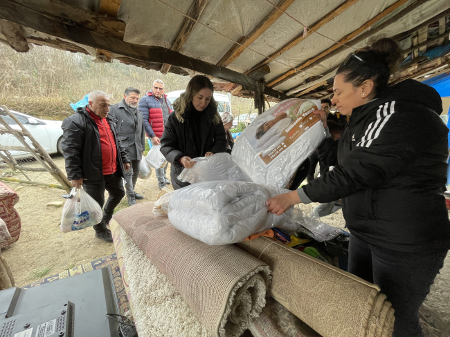 Meslek liseliler ihtiyaç sahiplerine yardım elini uzatıyor