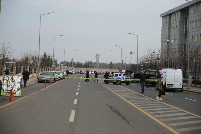 Diyarbakır'da adliye binası yakınında şüpheli araç alarmı