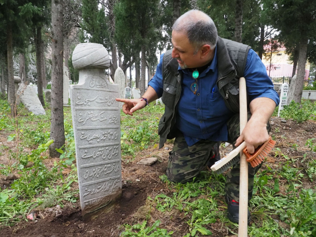 Balıkesir'deki 300 yıllık mezar taşlarında geçmişin izini arıyorlar