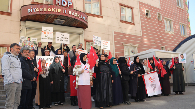 Evlat nöbetine destek ziyaretleri sürüyor