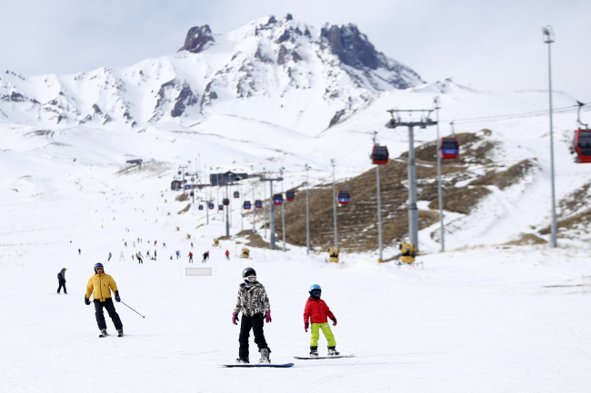 Erciyes kayakçıların gözdesi haline geldi