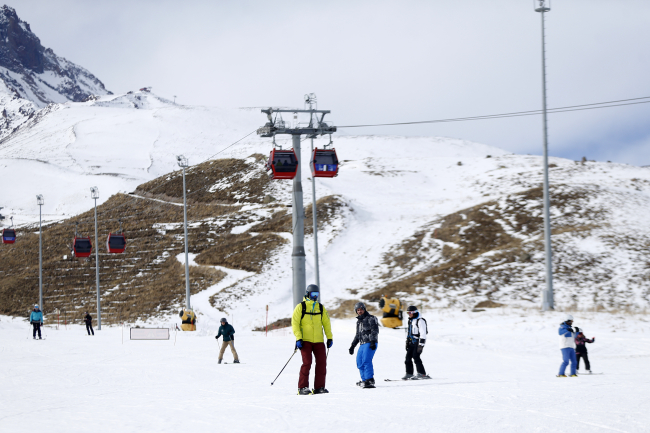 Erciyes kayakçıların gözdesi haline geldi